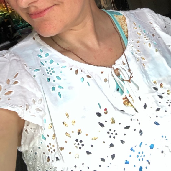 Pretty eyelet white top never worn NWOT - Picture 3 of 5